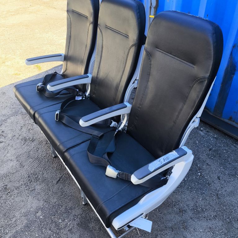 o250678_aircraft-seats_boeing-737-family_recaro_3510a357-main