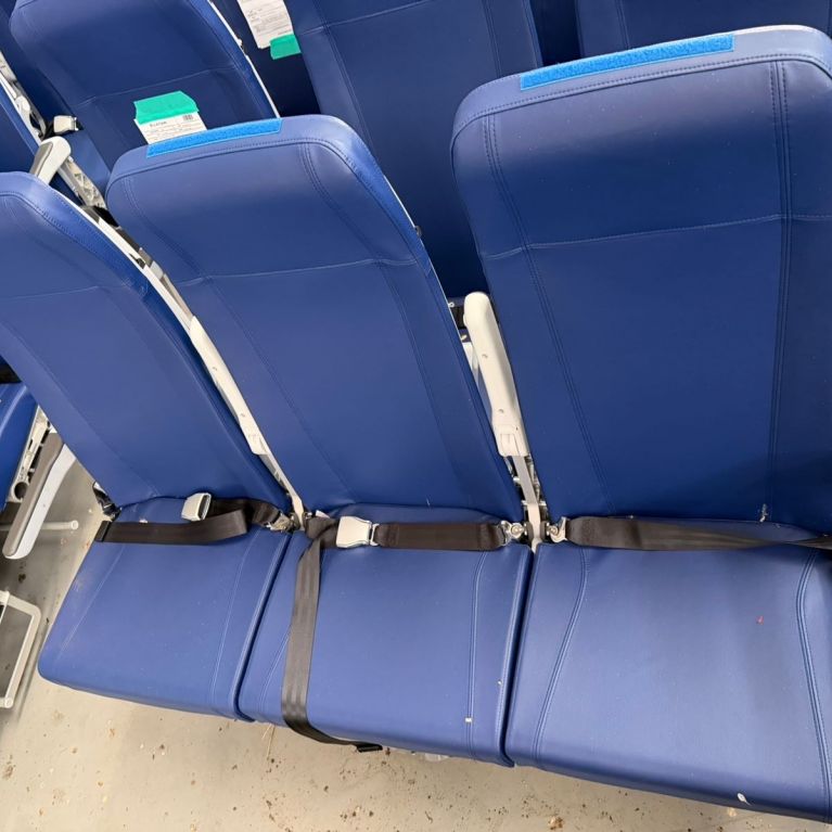 o260749_aircraft-seats_airbus-a320-family_recaro_3710c-v47-series-main