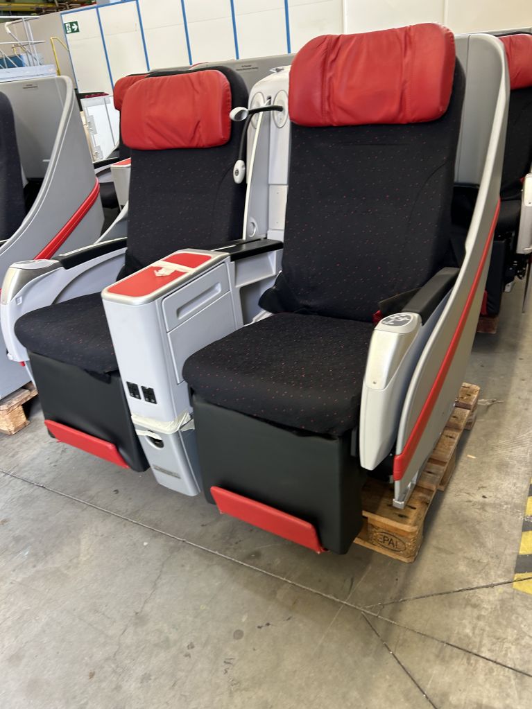 o250727_aircraft-seats_airbus-a330-a340-family_b-e-aerospace_minipod-1011555-main