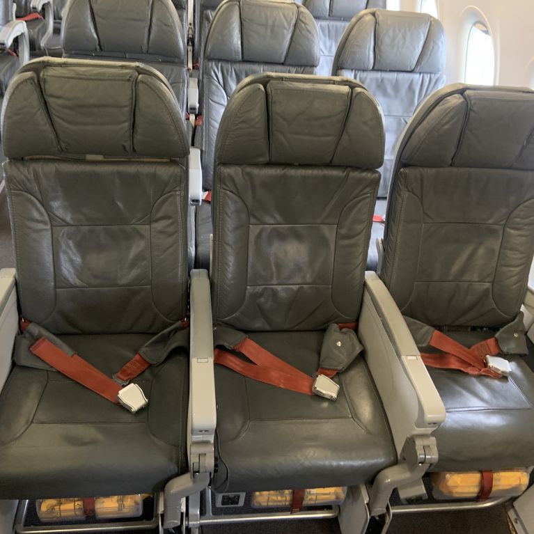 o250694_aircraft-seats_airbus-a320-family_safran_weber-5751-main