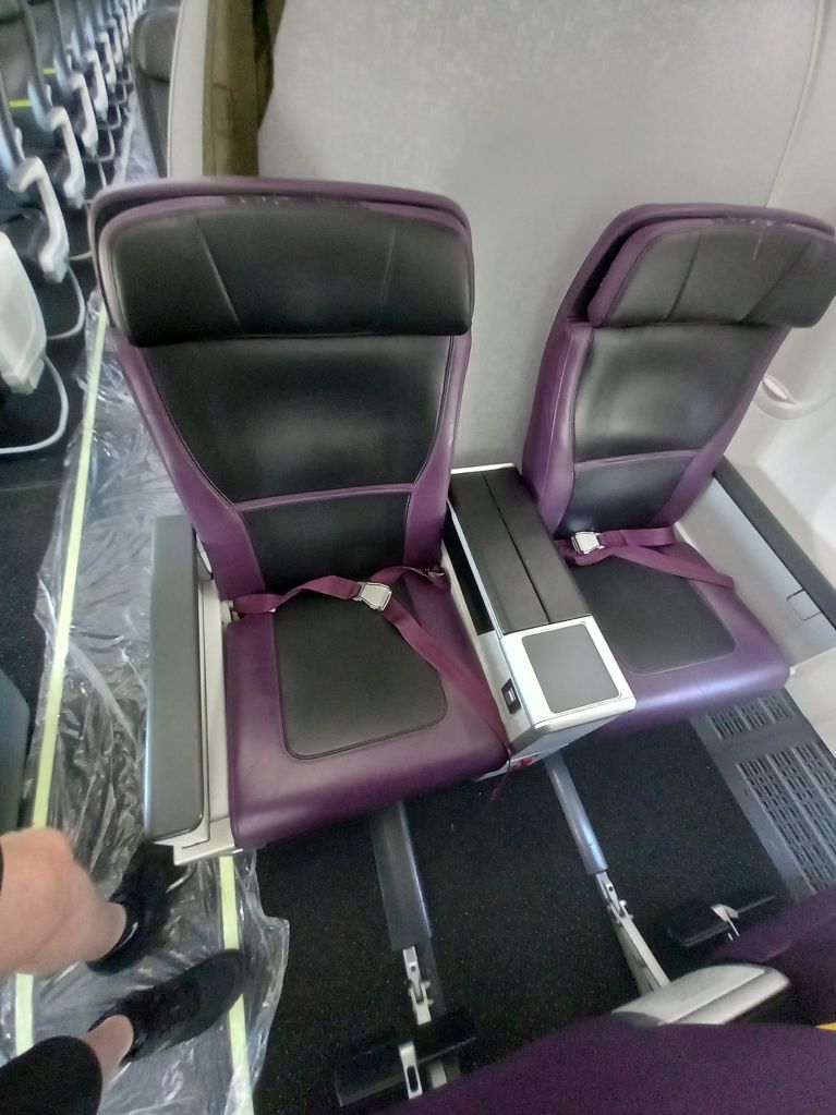 o250730_aircraft-seats_boeing-737-family_b-e-aerospace_miq-1077868-series-main