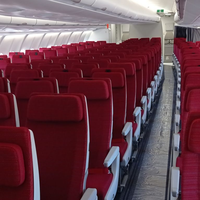 o220528_aircraft-seats_airbus-a330-a340-family_recaro_cl3710av94-series-main