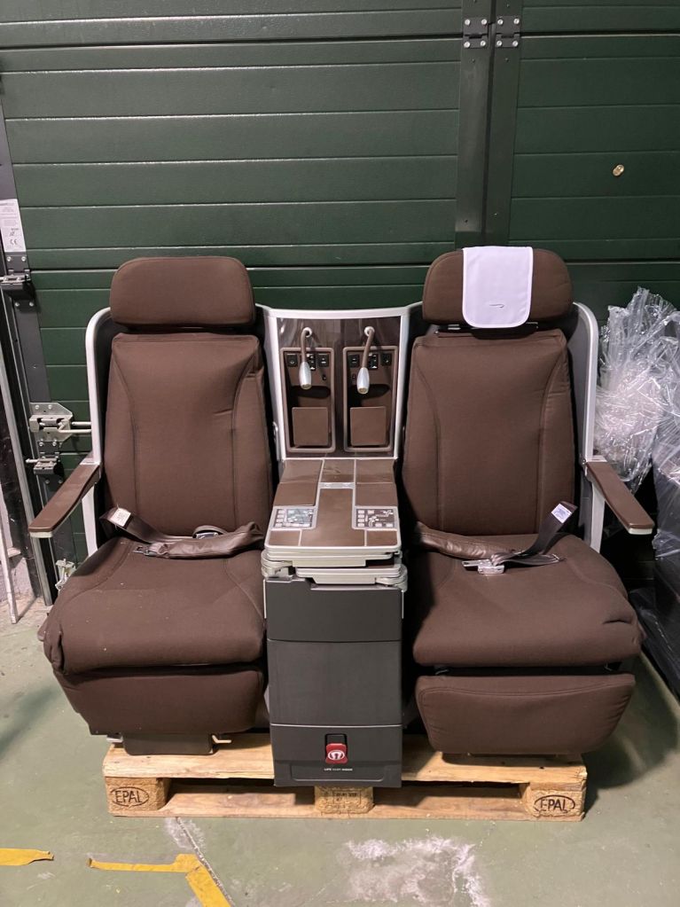o260750_aircraft-seats_airbus-a320-family_thompson-aero-seating_vantage-vt02-series-main